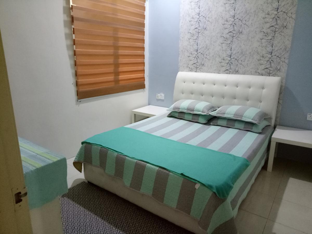 Miker Homestay Сери Искандар Екстериор снимка
